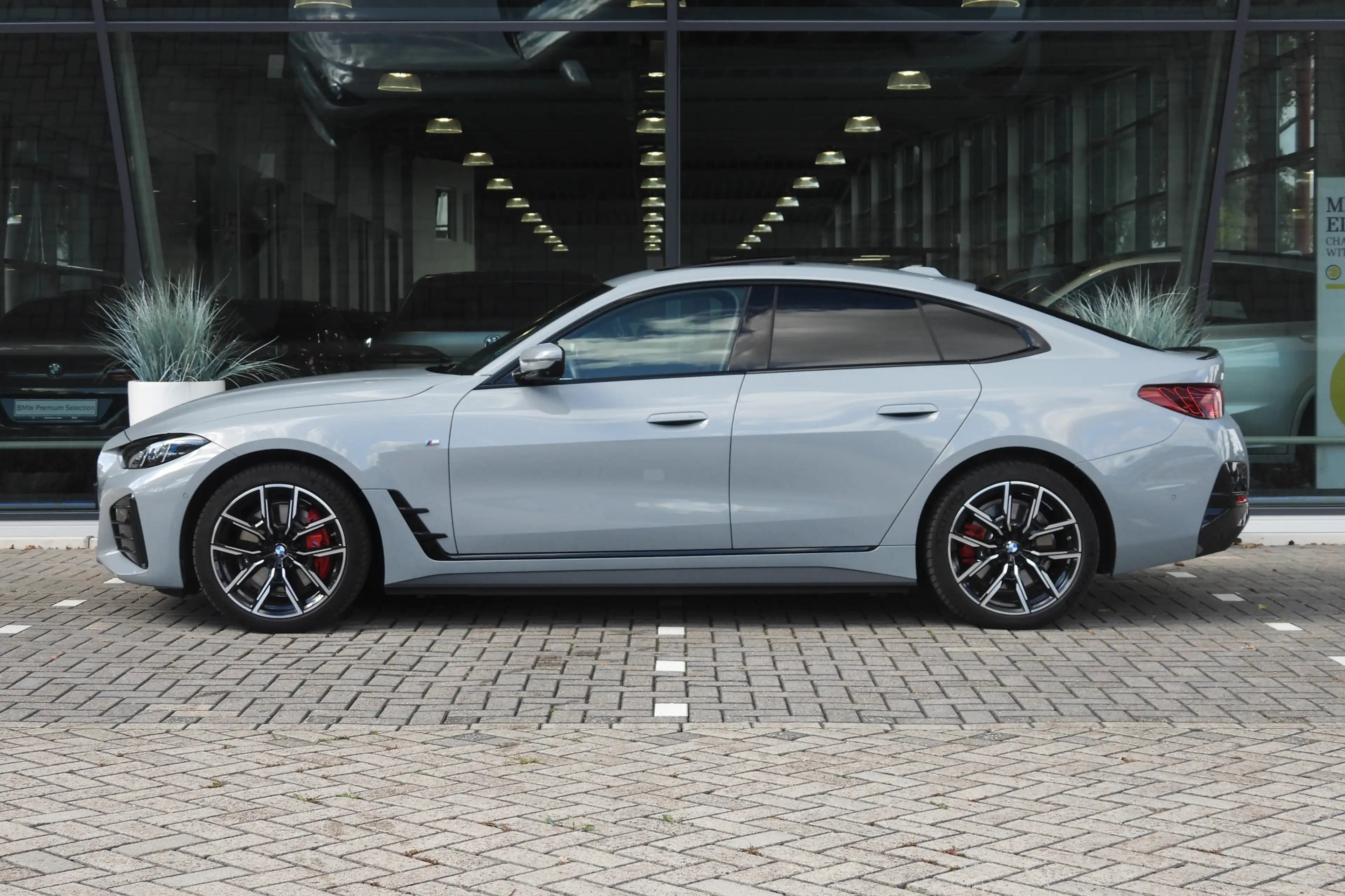 BMW i4 eDrive40 M Sport / Schuif-kanteldak / Comfort Acce — photo 5