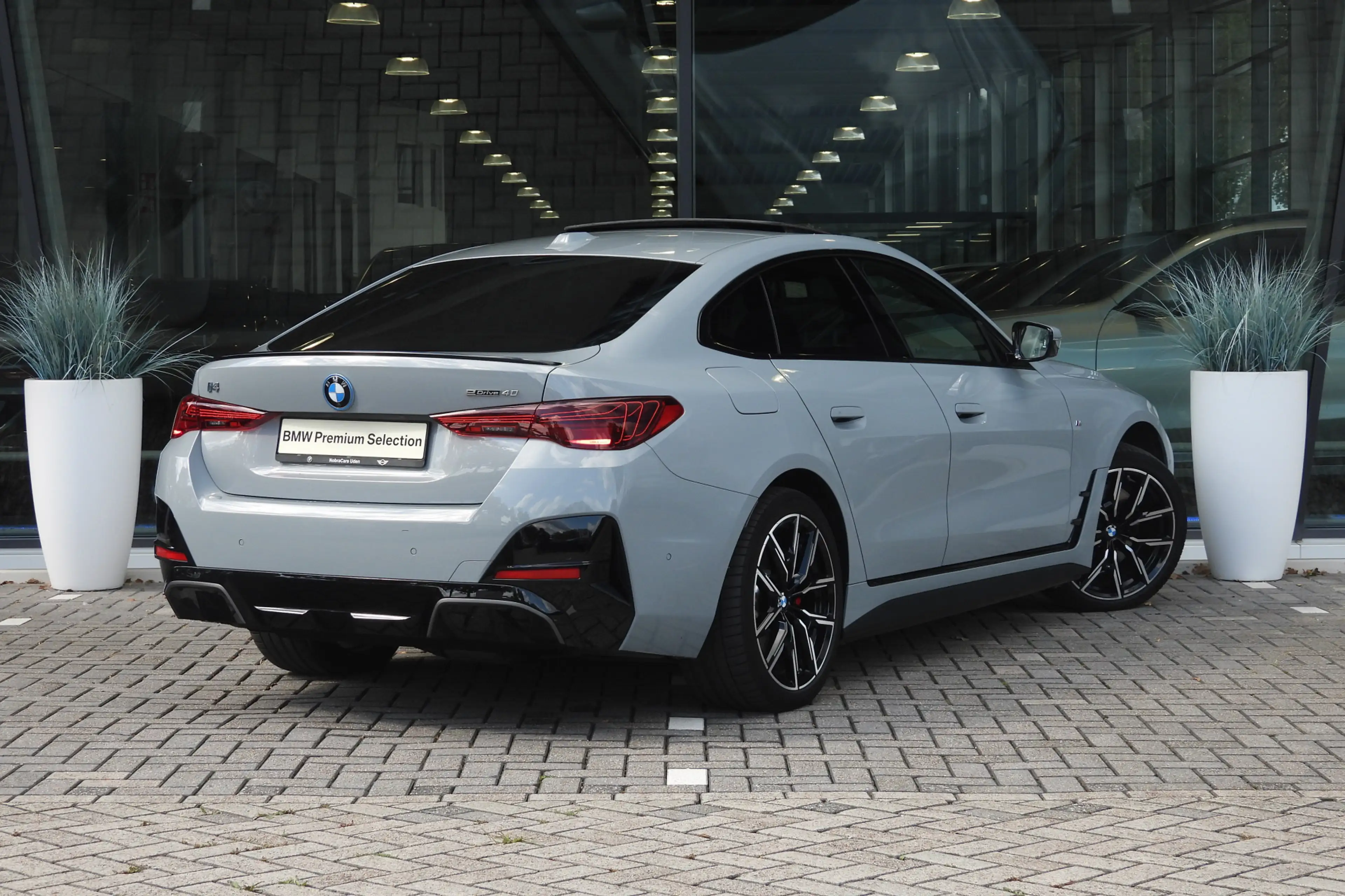 BMW i4 eDrive40 M Sport / Schuif-kanteldak / Comfort Acce — photo 4