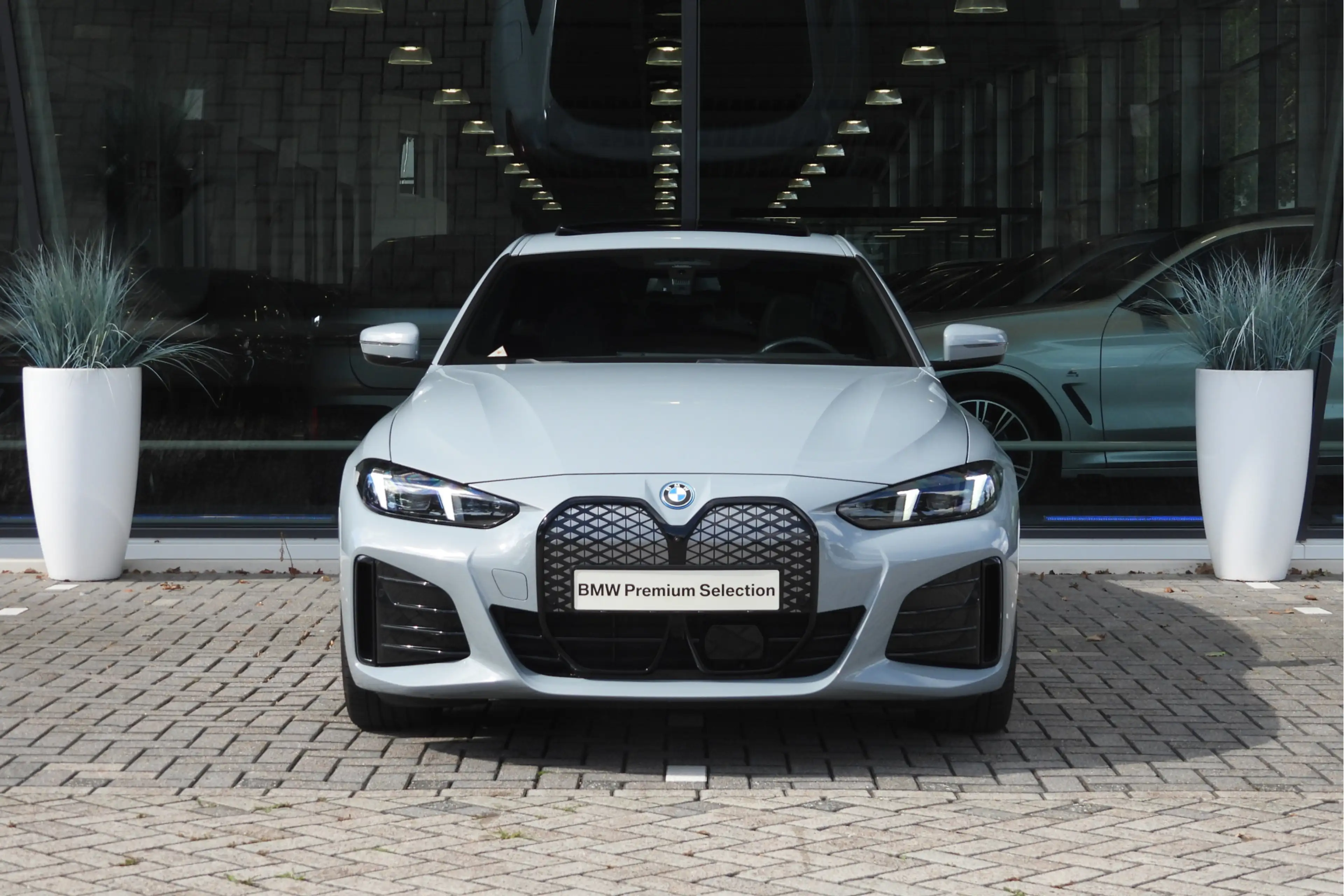 BMW i4 eDrive40 M Sport / Schuif-kanteldak / Comfort Acce — photo 9