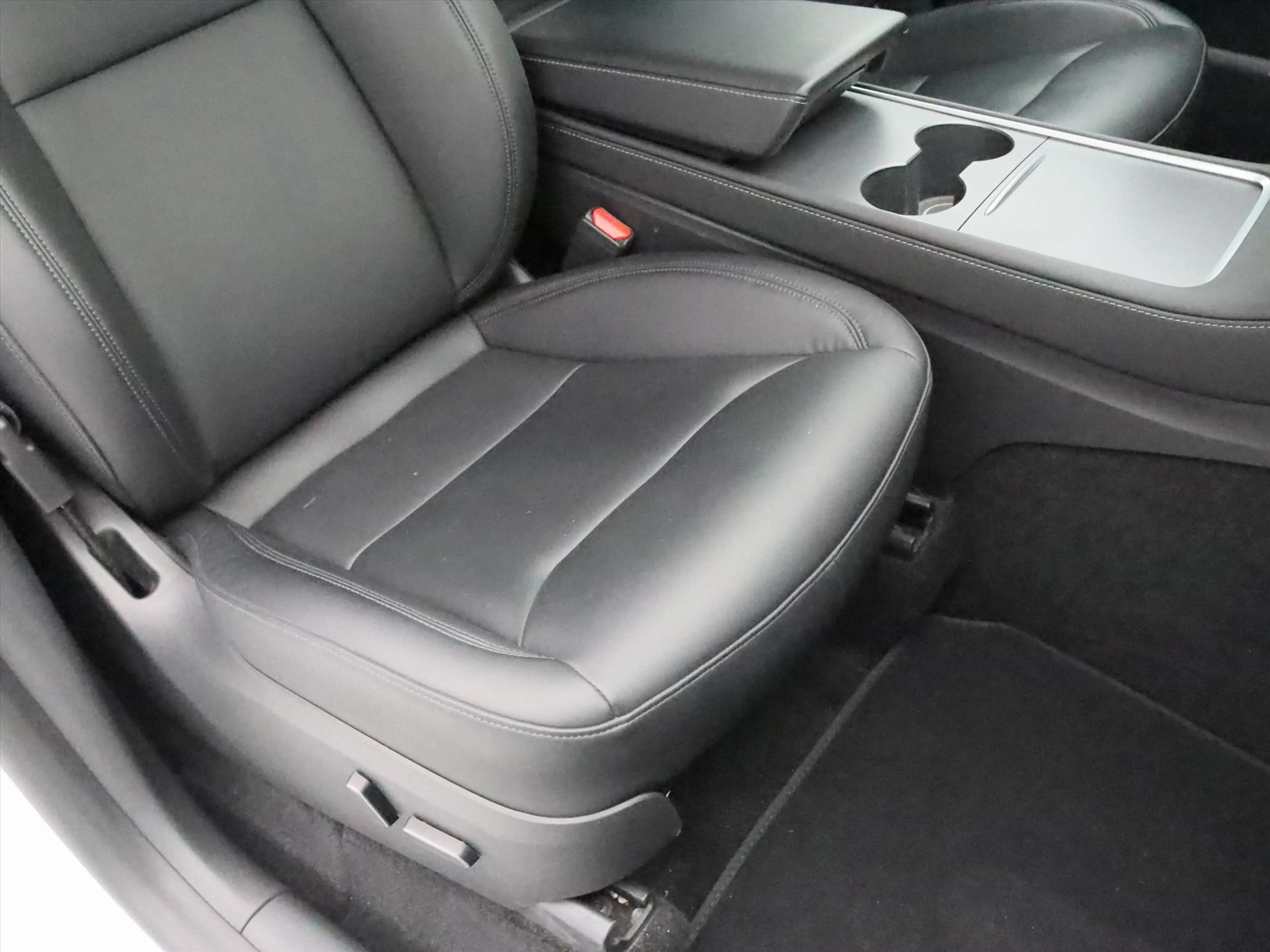 Tesla Model Y Long Range AWD 75kWh 351pk 91.9% SoH [ TREKHAAK+AM — photo 18