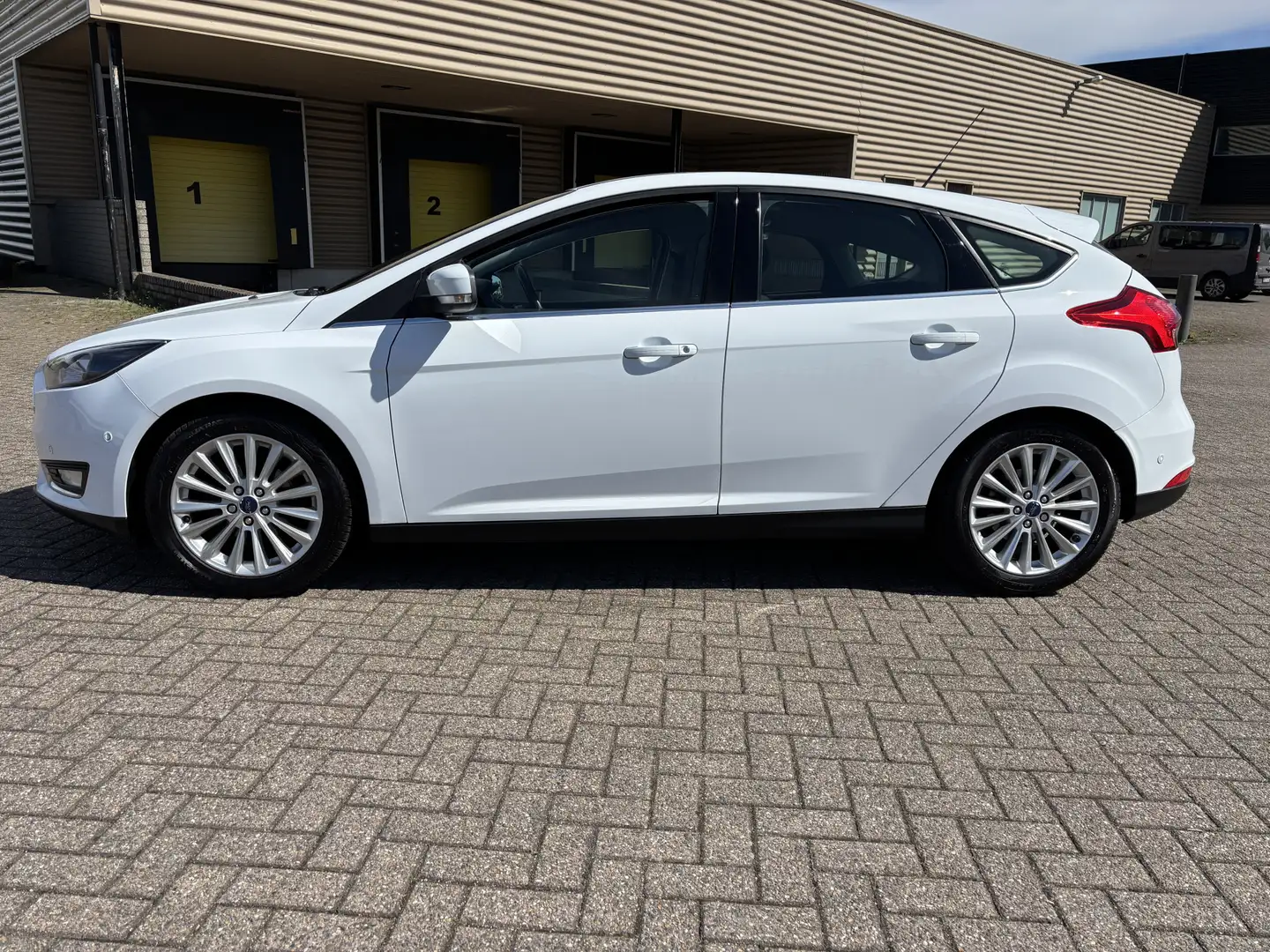 Ford Focus 1.0 Titanium Edition [ fm navi,camera,ecc,lmv,trek Wit - 2