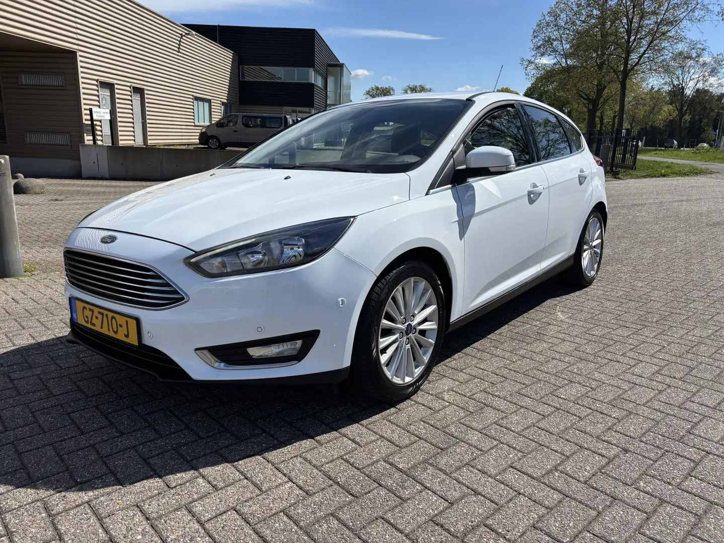 Ford Focus 1.0 Titanium Edition [ fm navi,camera,ecc,lmv,trek Wit - 1