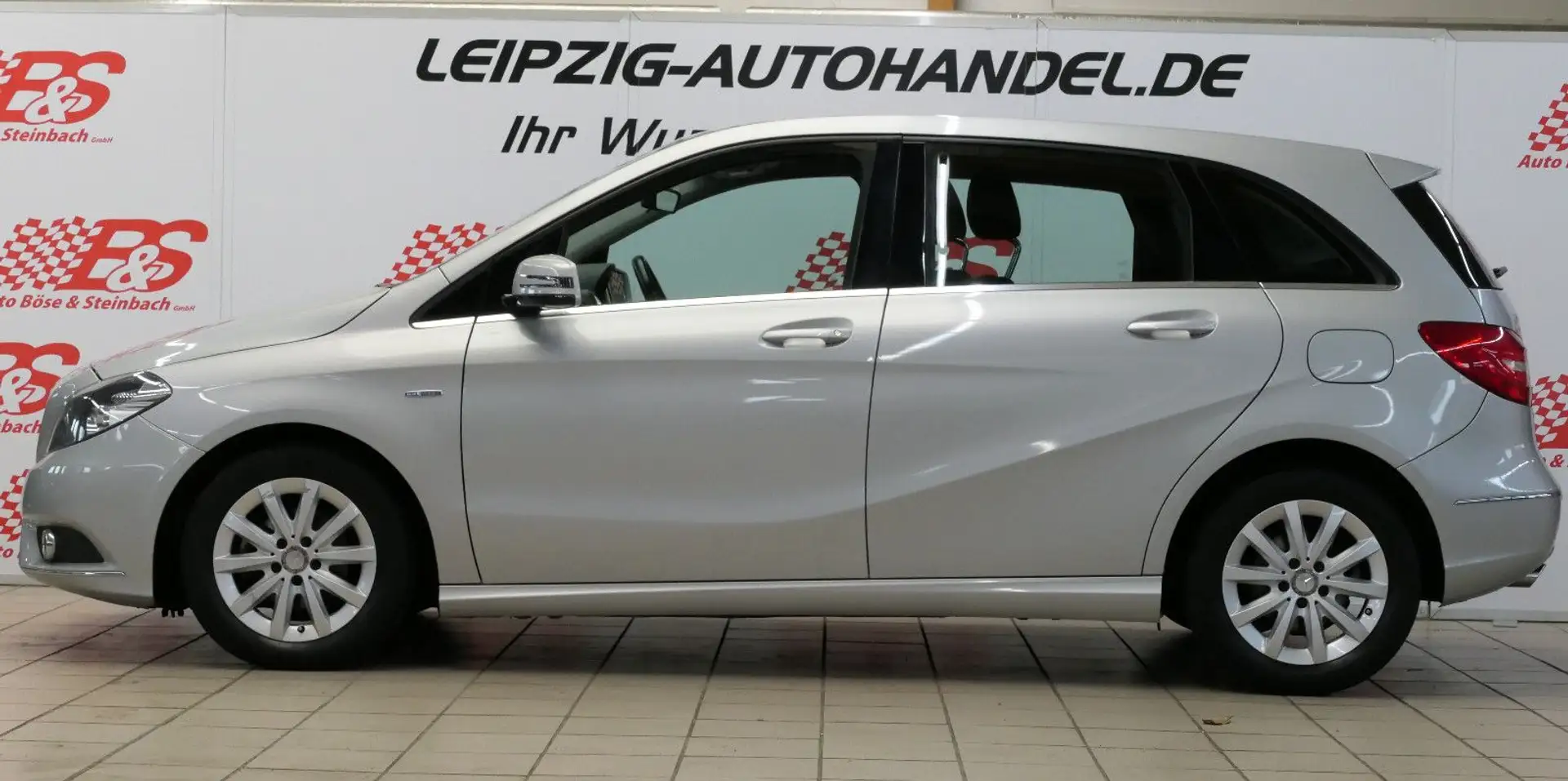 Mercedes-Benz B 180 Sports Tourer*AUT*SHZ*GRA*TEL* Plateado - 2