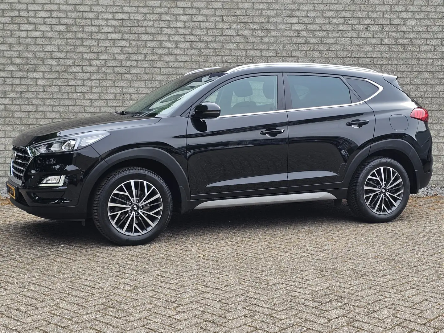 Hyundai TUCSON 1.6 GDI i-Drive Camera/Navi/stoelverwarming Fekete - 2