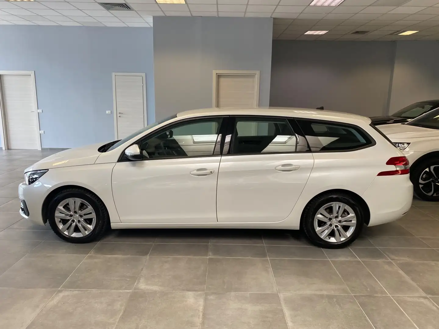 Peugeot 308 BlueHDi 130 S&S SW Business Bianco - 2