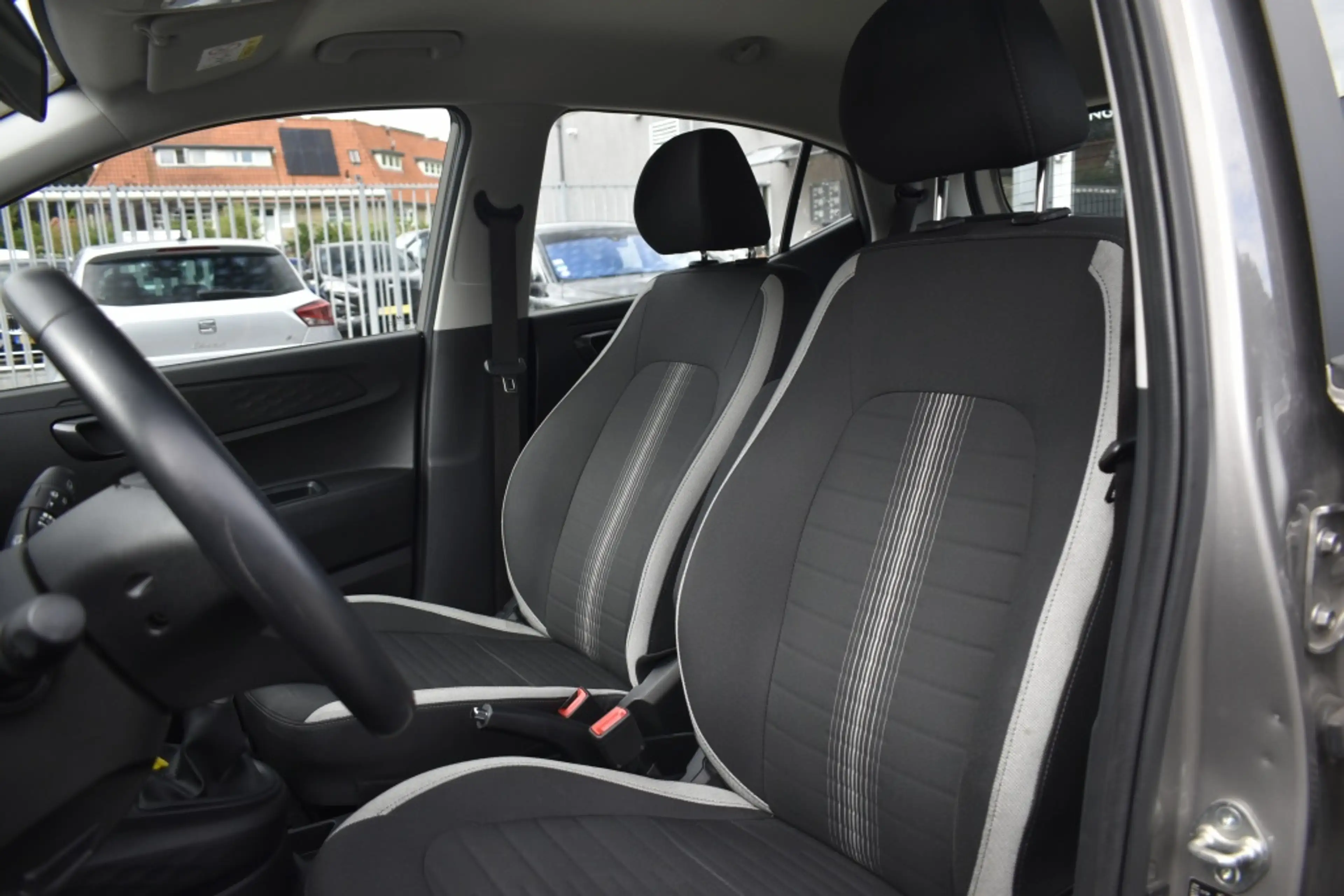 Hyundai i10 1.0-airco — photo 9