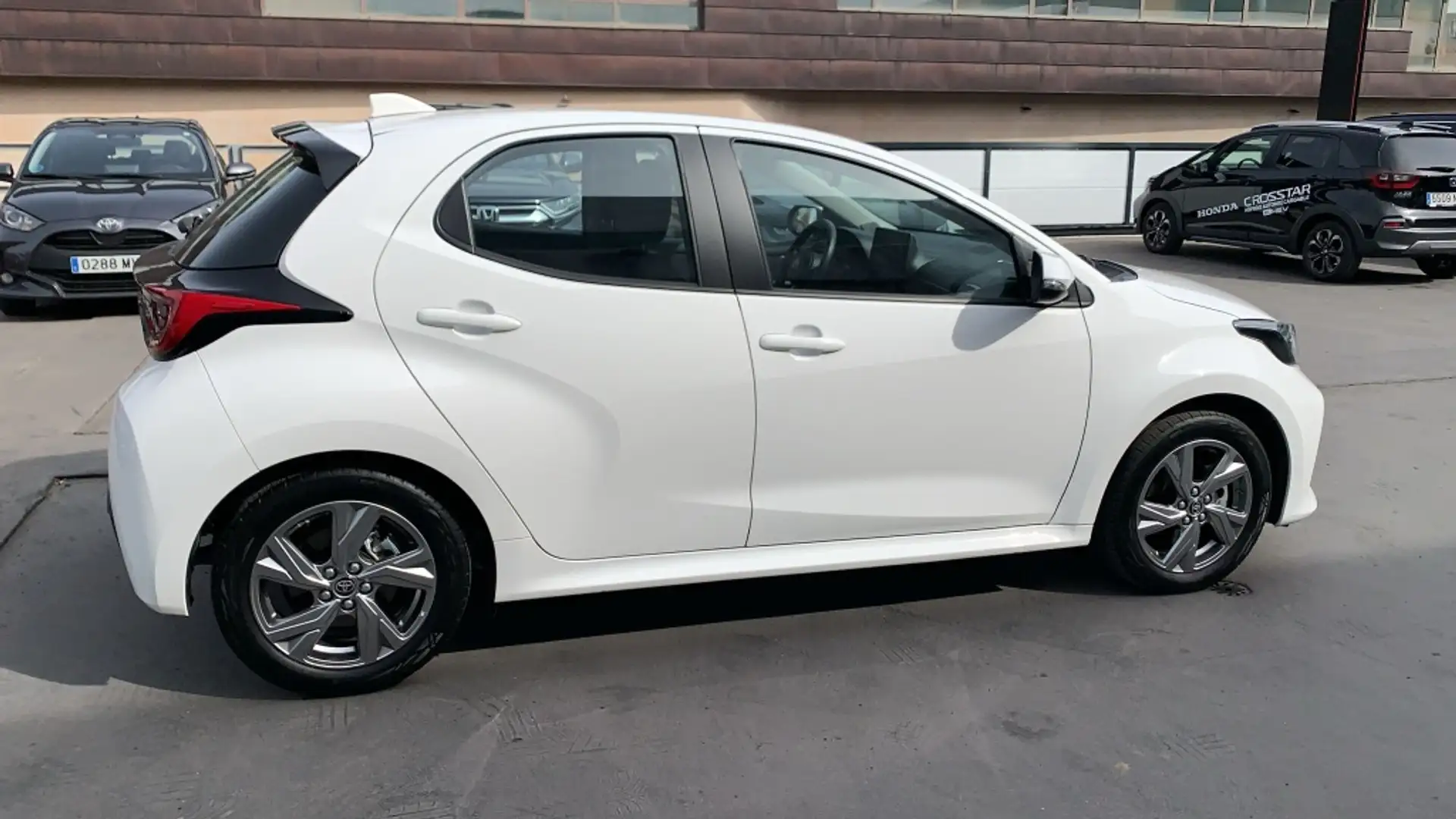 Toyota Yaris 120H 1.5 Active Plus Weiß - 2