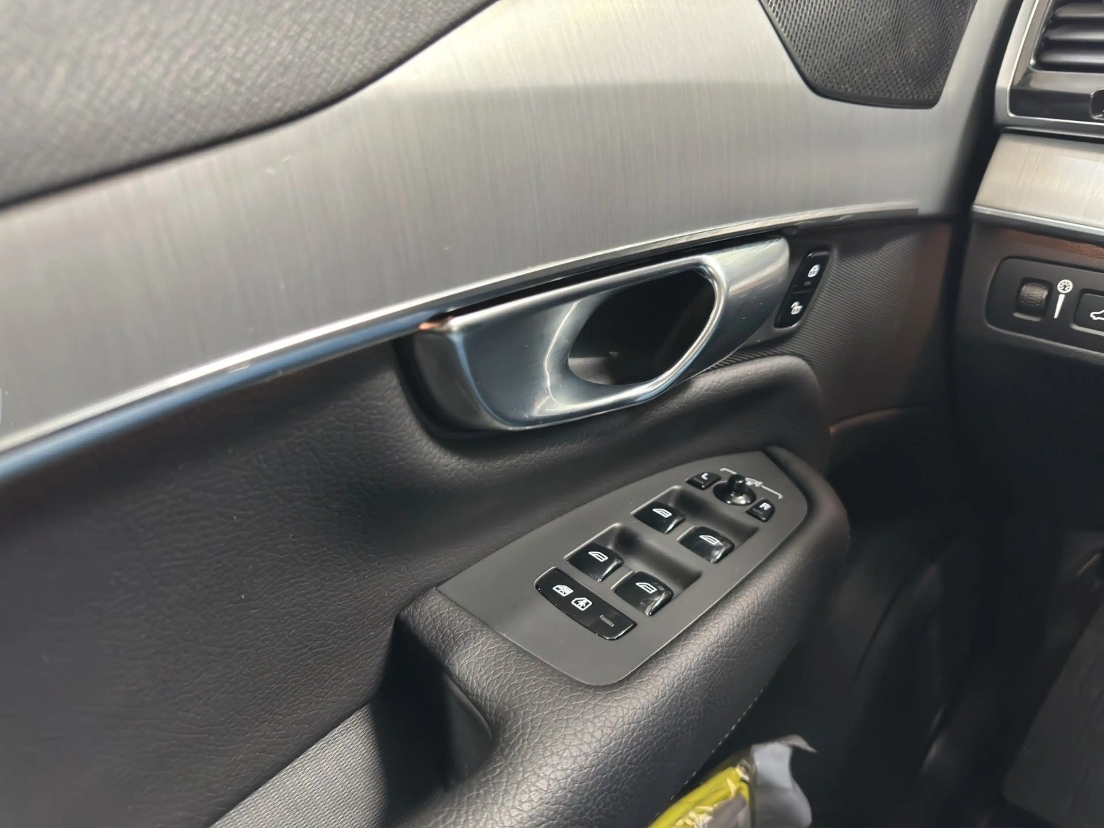 Volvo XC90 T8 THOR PILOT PANO H/K 360° HUD 7-SITZER — photo 15