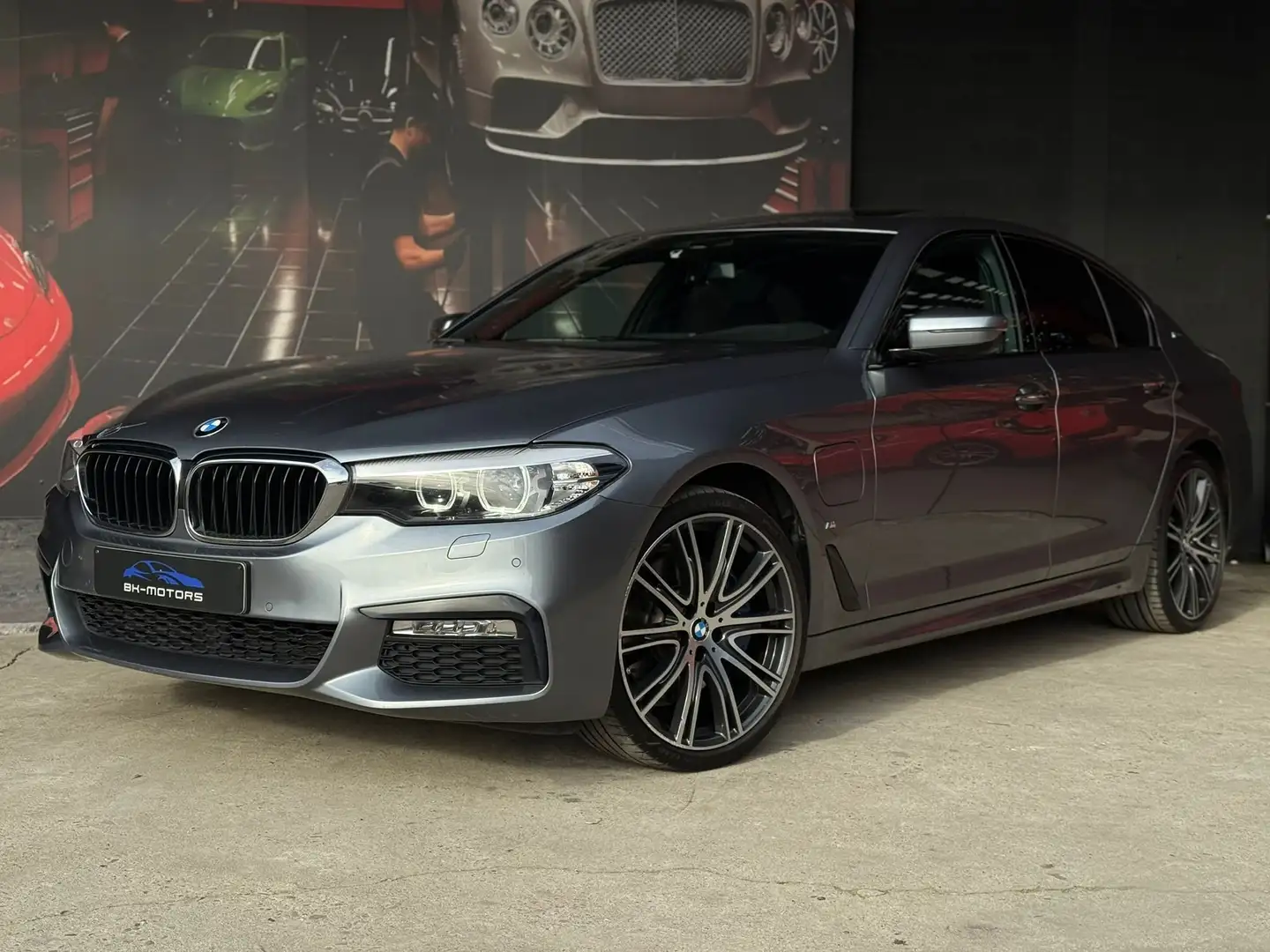 BMW 530 530e iPerformance Aut. M Sport Pakket Grijs - 1