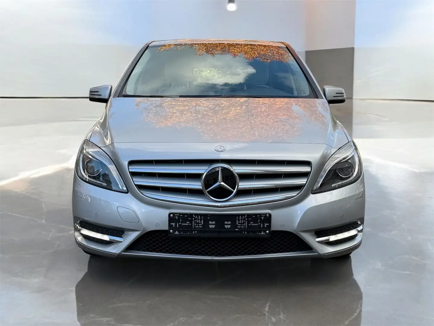 Mercedes-Benz B 200 Automatik BI-Xenon Navi LED AHK PDC EU6 Zilver - 2