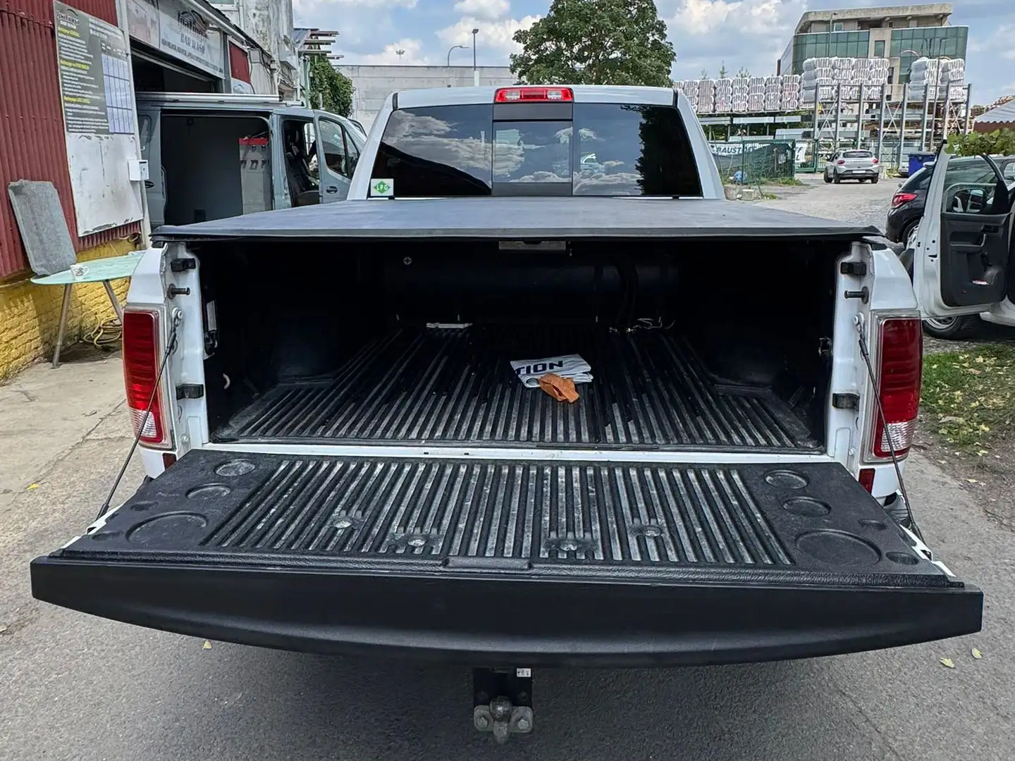 Dodge RAM Wit - 2