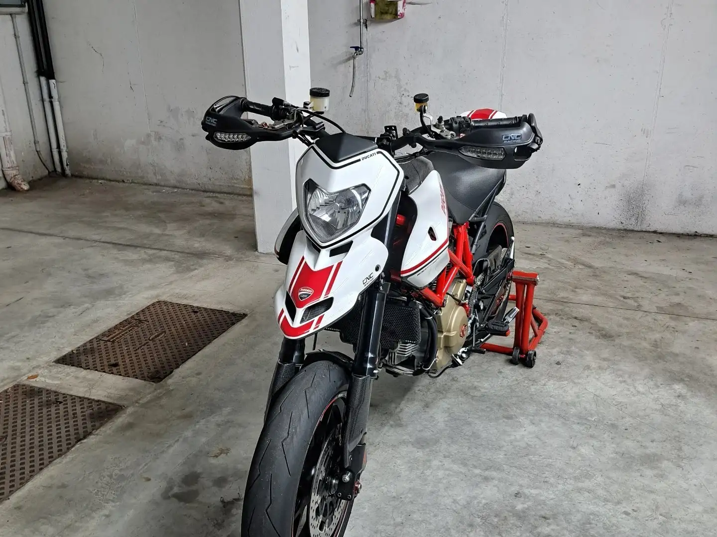 Ducati Hypermotard 1100 Evo Sp bijela - 1