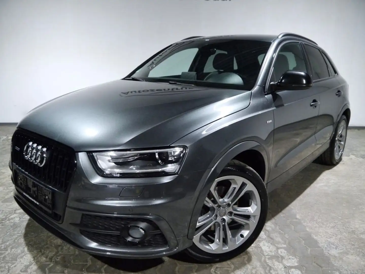 Audi Q3 2.0 TDI quattro S-Line Competition Xenon Navi Grijs - 2