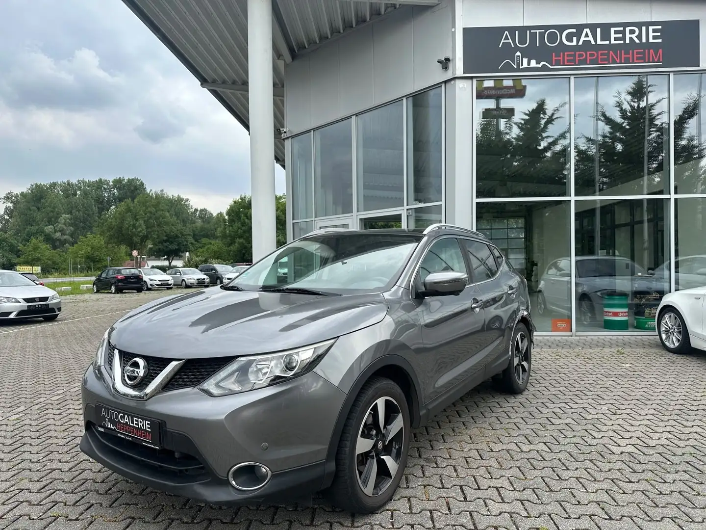 Nissan Qashqai 360°/NAV/KLIMA/MFL/TEMP/PDC/AHK/ALU/SHZ Grau - 1