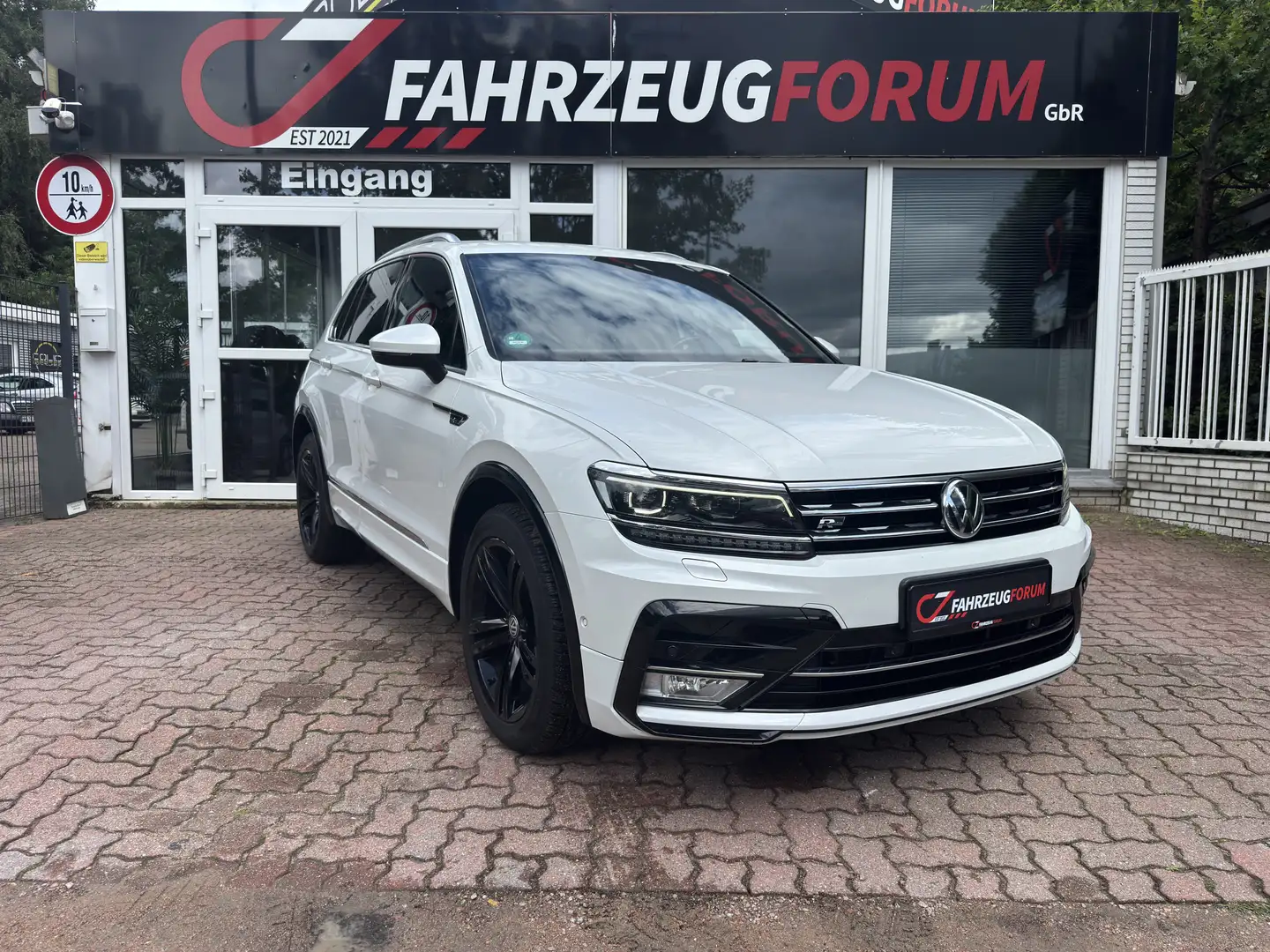 Volkswagen Tiguan R-Line Highline 4Motion Standheizung*LED Wit - 2