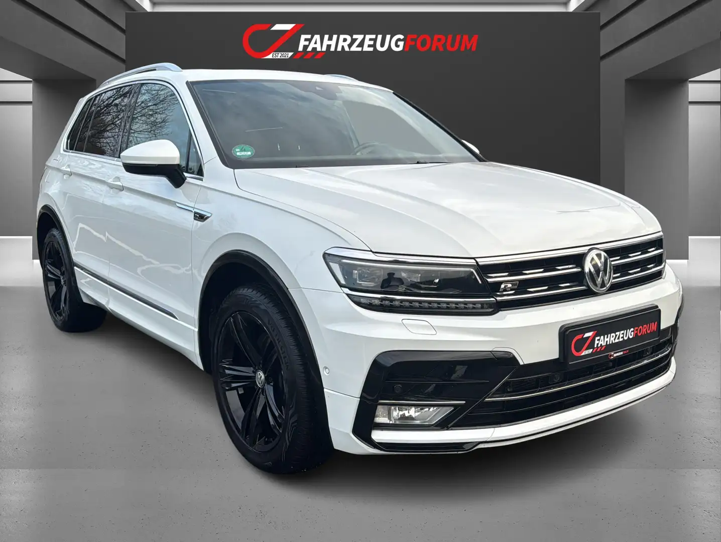 Volkswagen Tiguan R-Line Highline 4Motion Standheizung*LED Blanco - 1