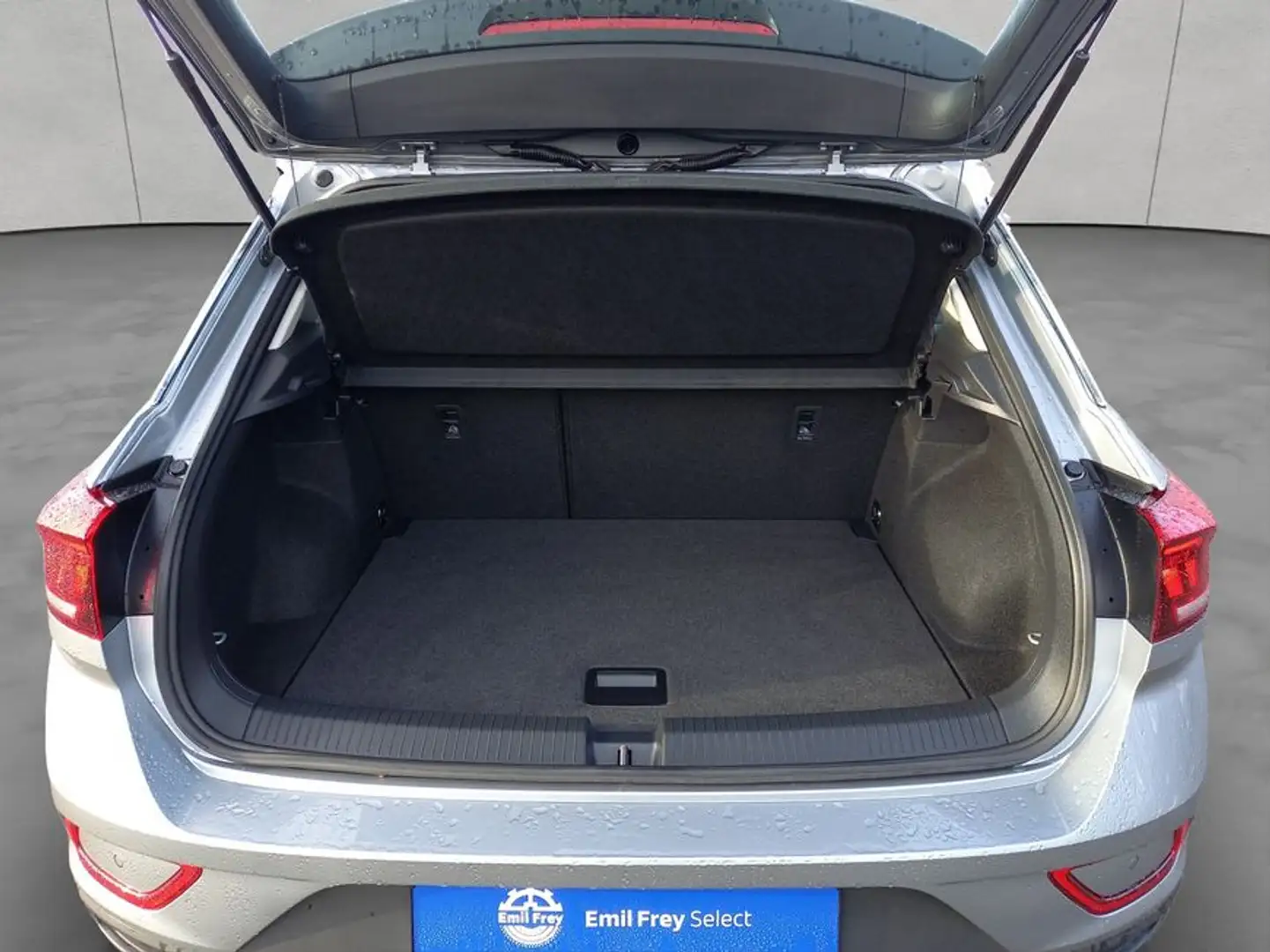 Volkswagen T-Roc 1.0 TSI AHK/ App-Connect/ LED Plateado - 2