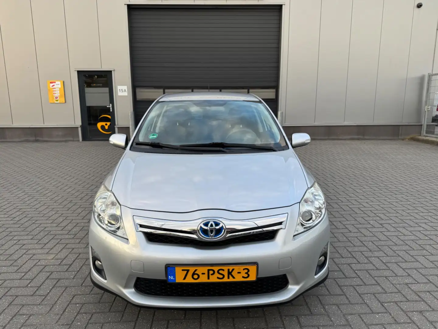 Toyota Auris 1.8 Full Hybrid Aspiration Grau - 2