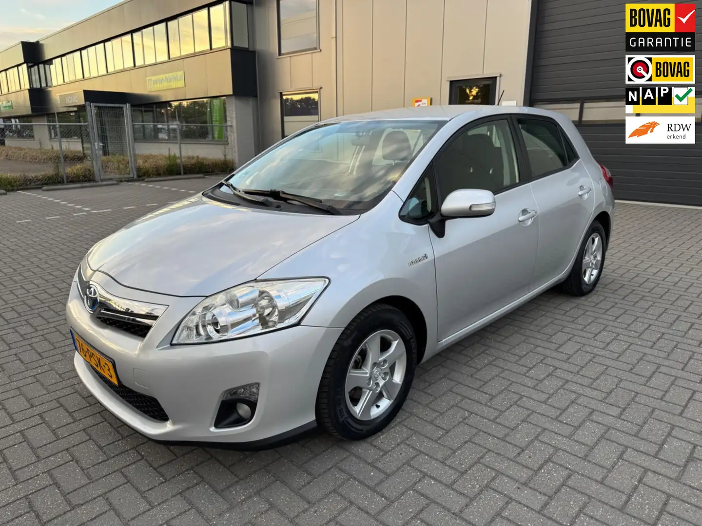 Toyota Auris 1.8 Full Hybrid Aspiration Grau - 1