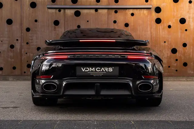 Porsche 911 view 3
