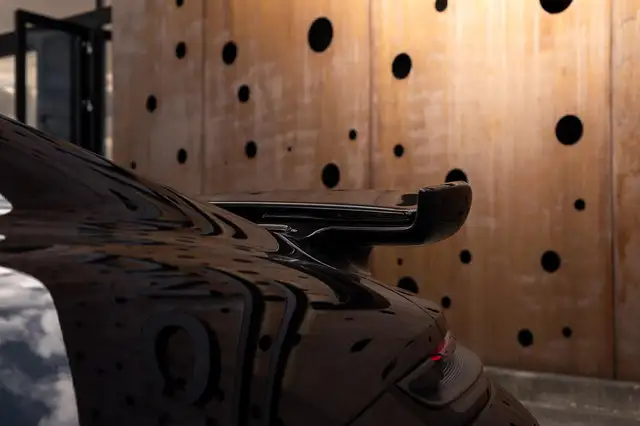 Porsche 911 view 9
