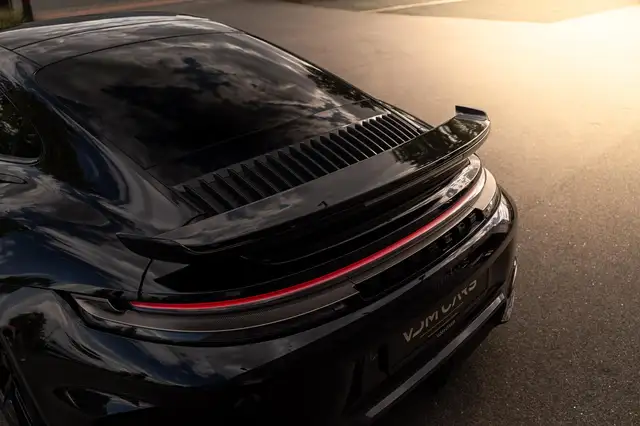 Porsche 911 view 11