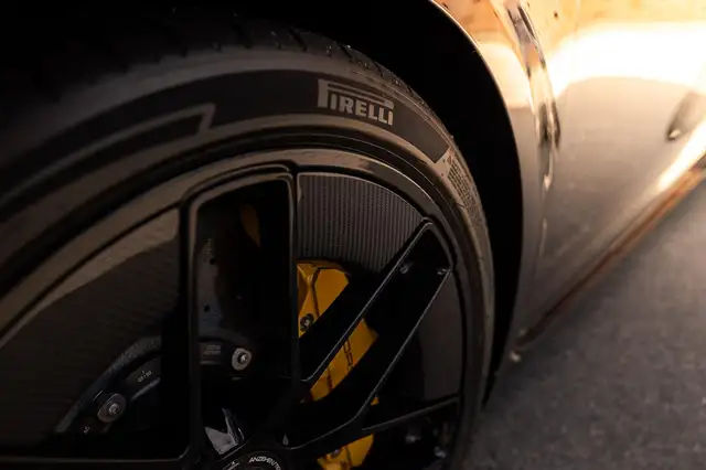 Porsche 911 view 13