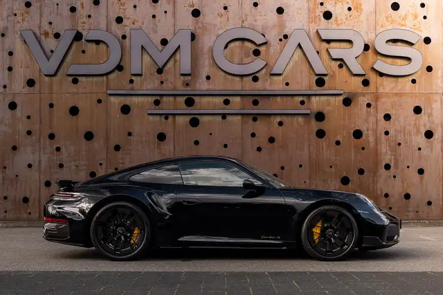 Porsche 911 view 5