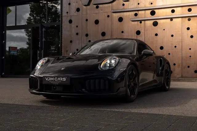 Porsche 911 view 10