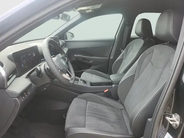 Volkswagen T-Roc view 8