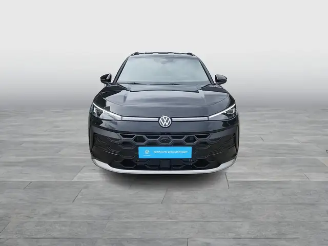 Volkswagen T-Roc view 2