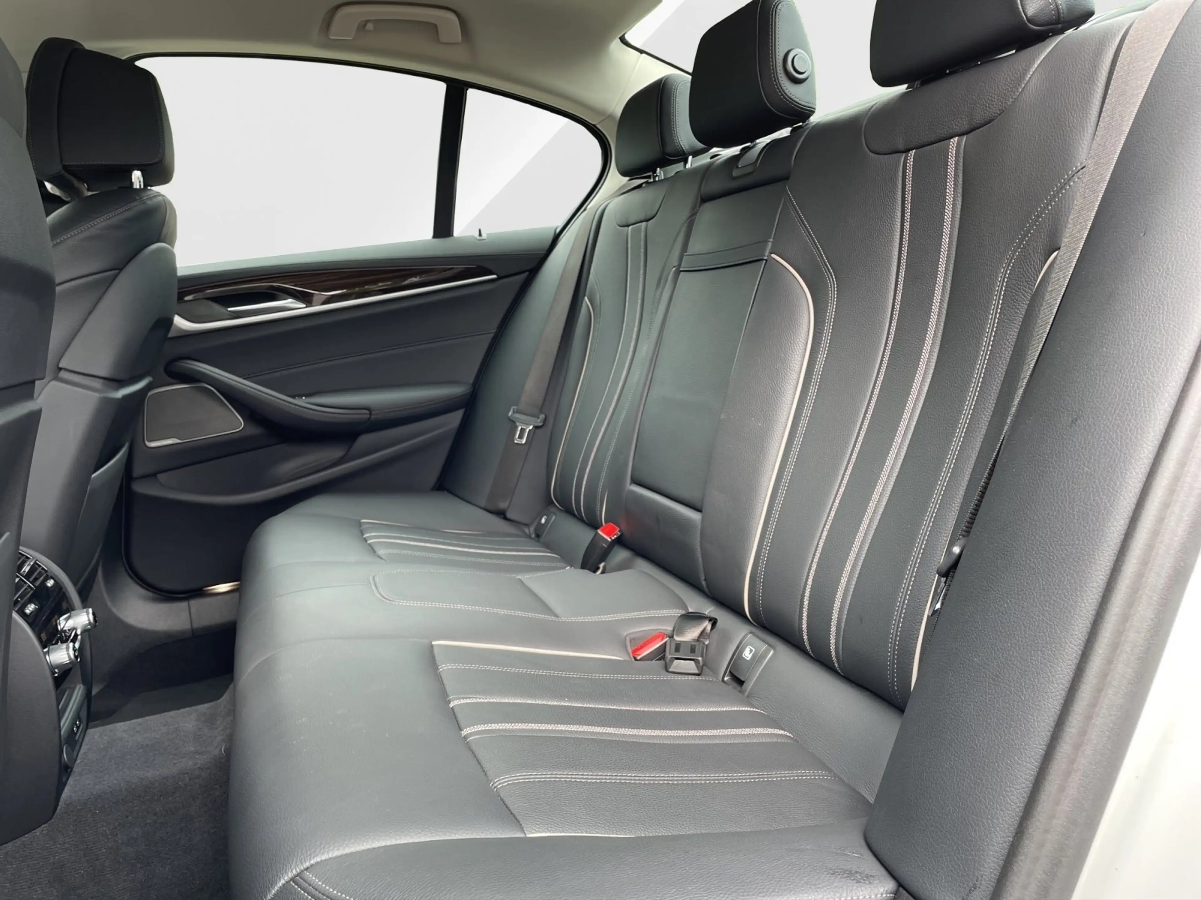 BMW 530 d Limousine Luxury Line/ AHK/ Laser/ HUD/ ParkAss/ — photo 13