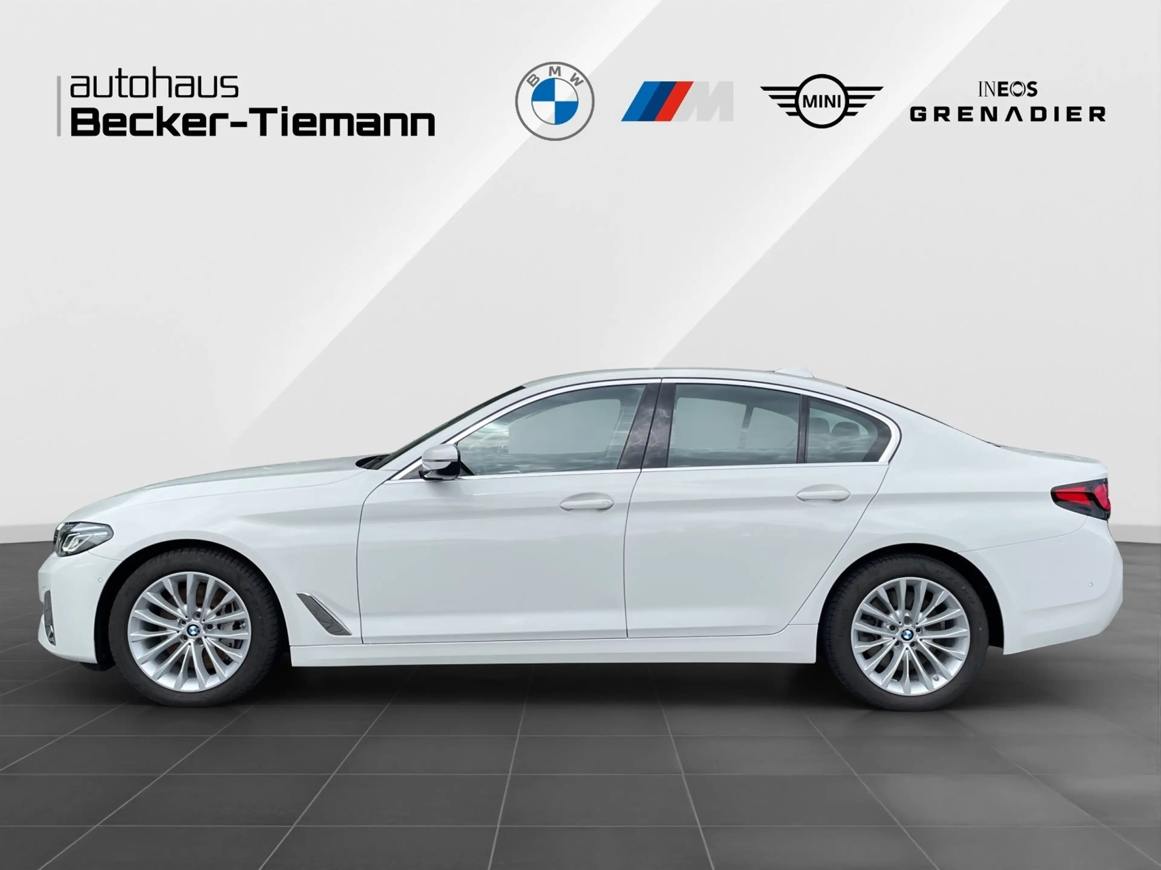 BMW 530 d Limousine Luxury Line/ AHK/ Laser/ HUD/ ParkAss/ — photo 3