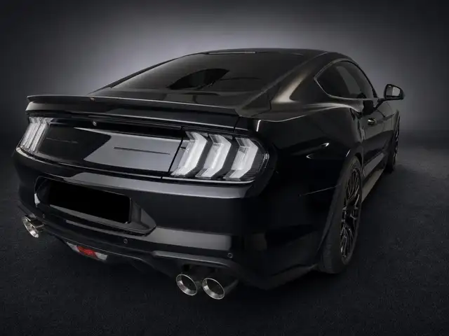 Ford Mustang view 3