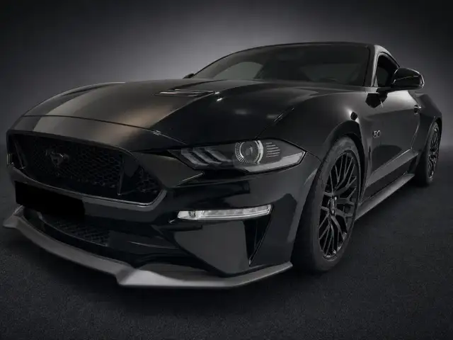 Ford Mustang view 4