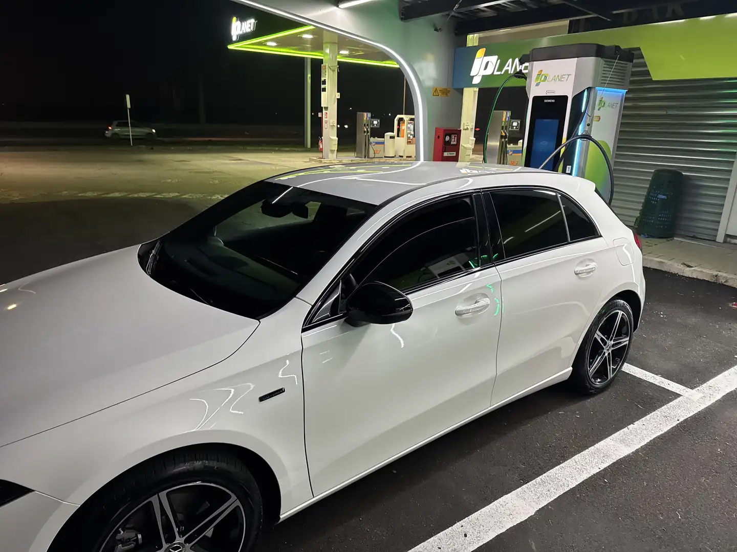 Mercedes-Benz 250 eq power - 1