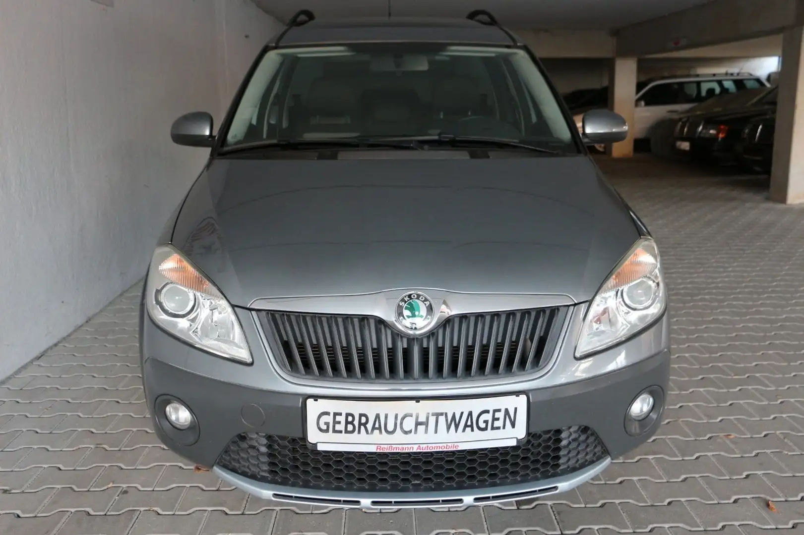 Skoda Roomster Scout Plus Edition, Stand- u. Sitzhzg. Grau - 2