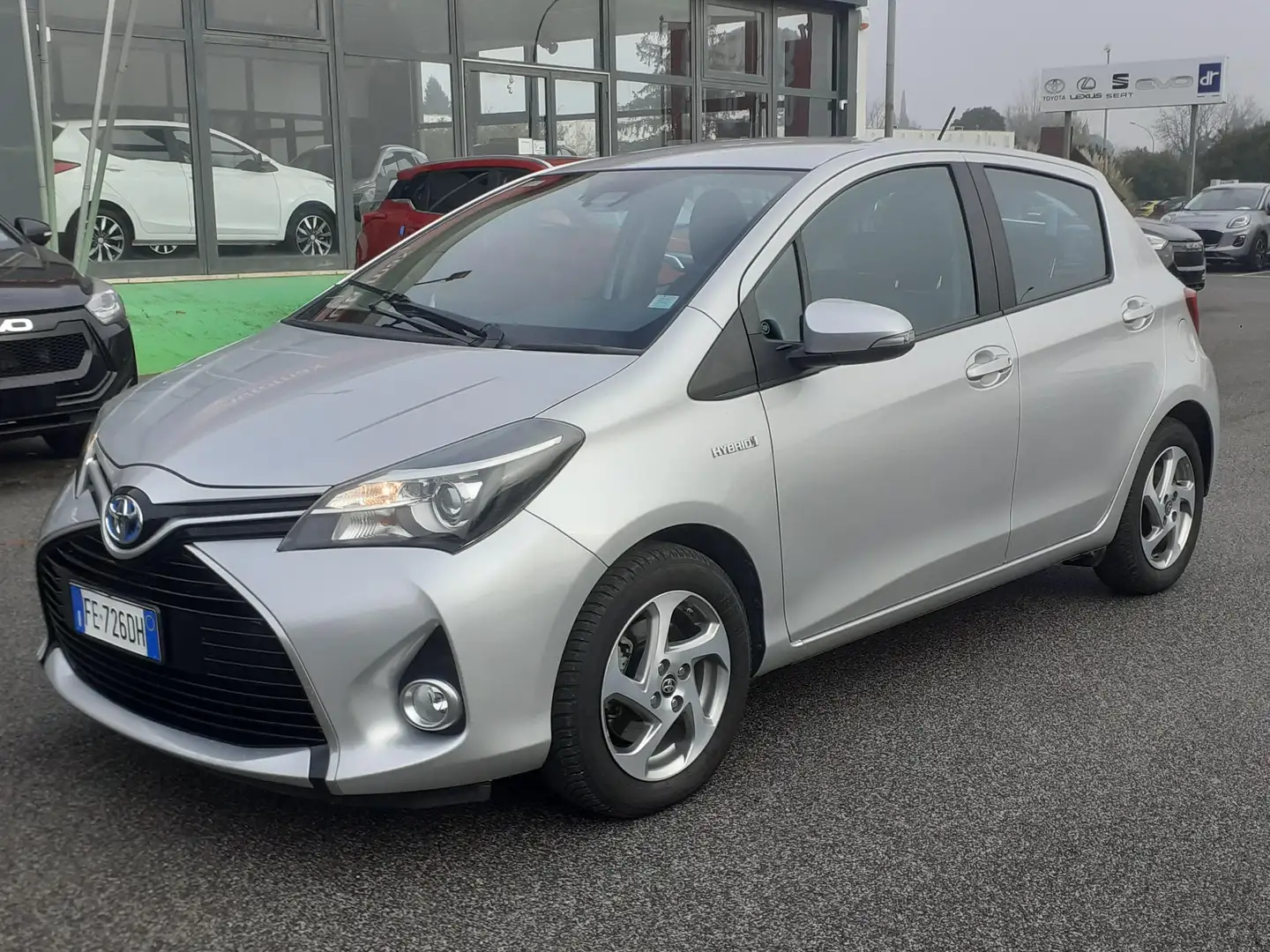 Toyota Yaris Yaris III 2015 5p 1.5h Active Silber - 2