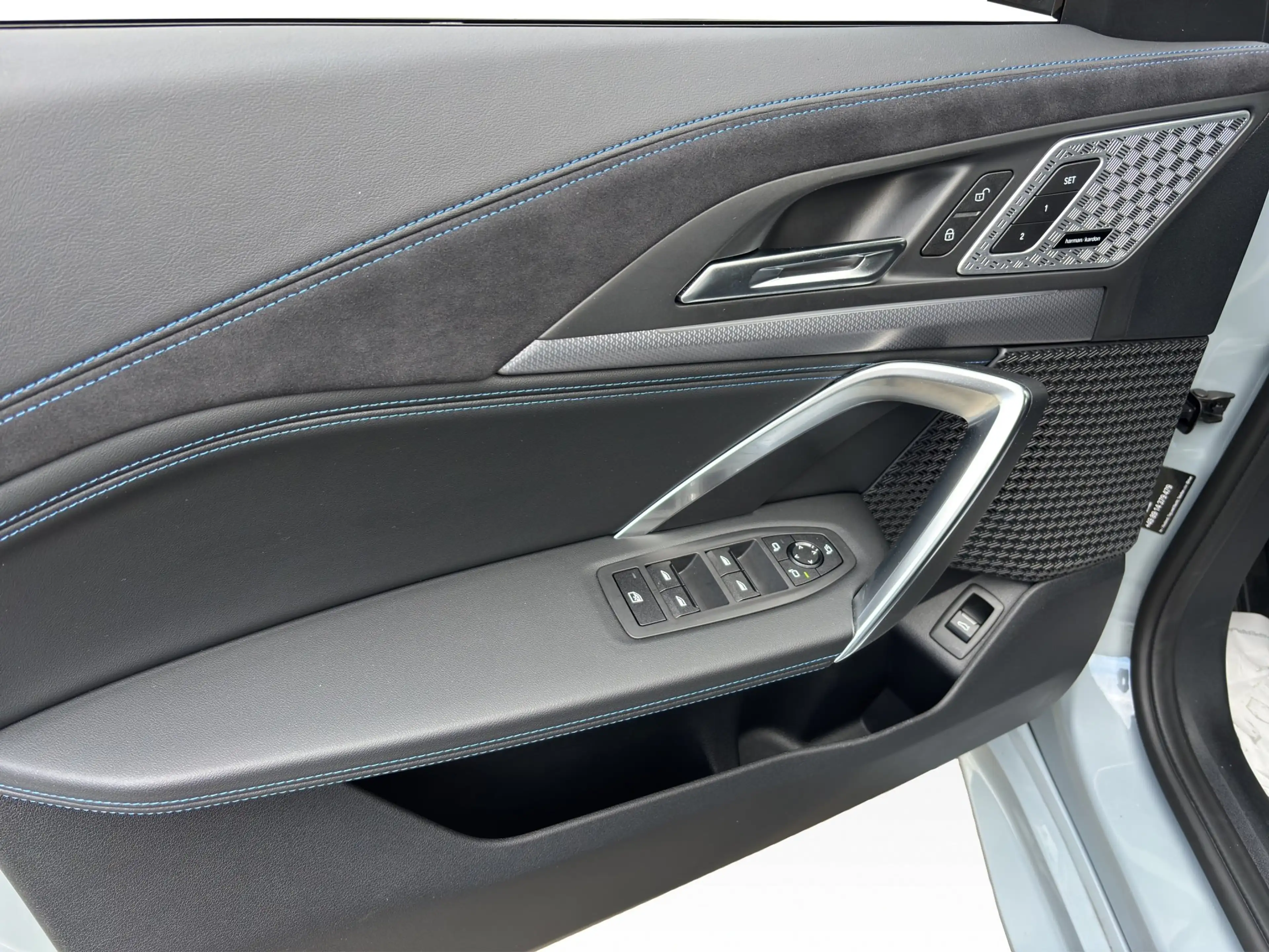 BMW iX2 xDrive30 M Sport Navi AdapLED HUD Hifi Park+ Navi — photo 10