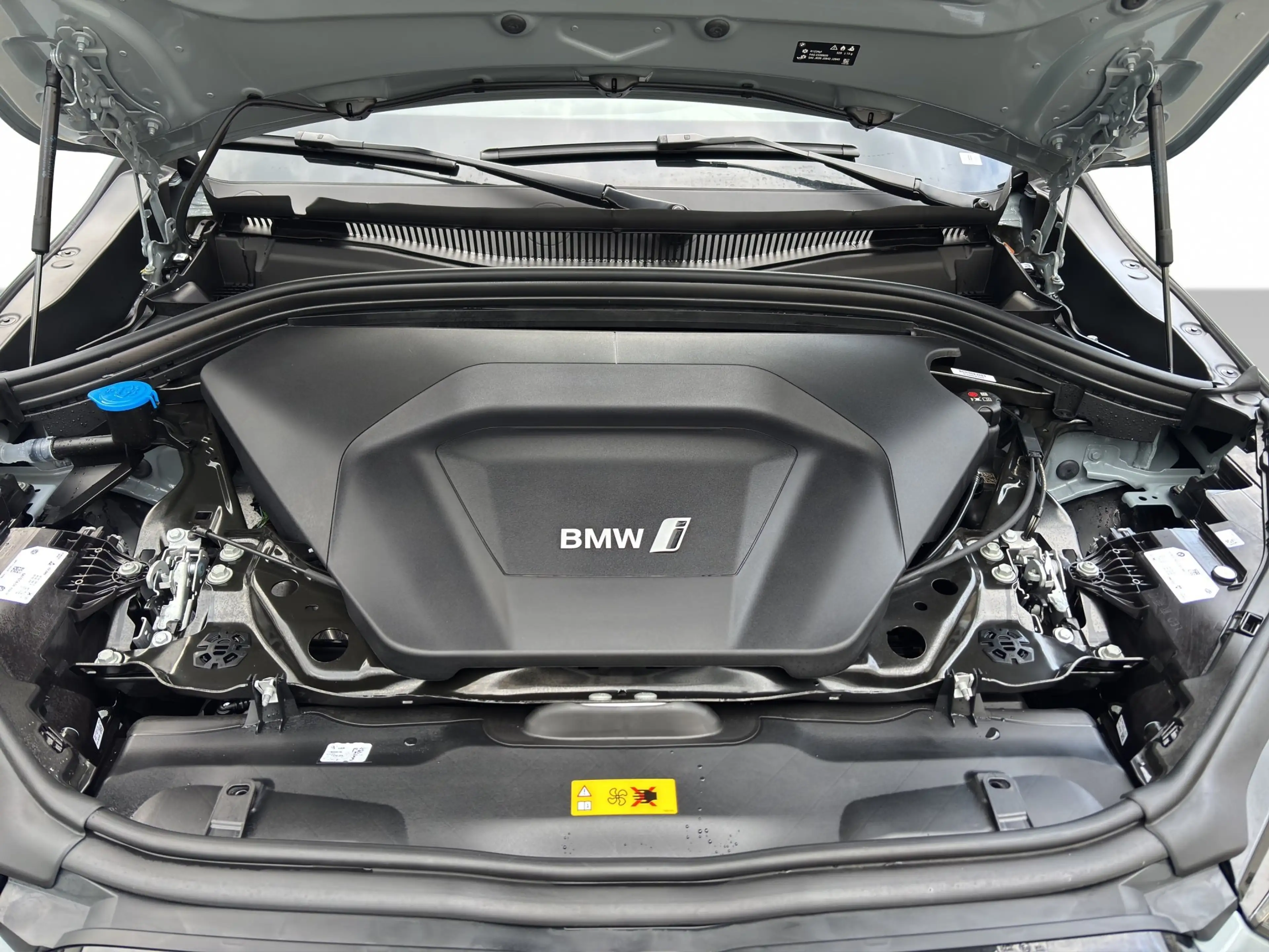 BMW iX2 xDrive30 M Sport Navi AdapLED HUD Hifi Park+ Navi — photo 13