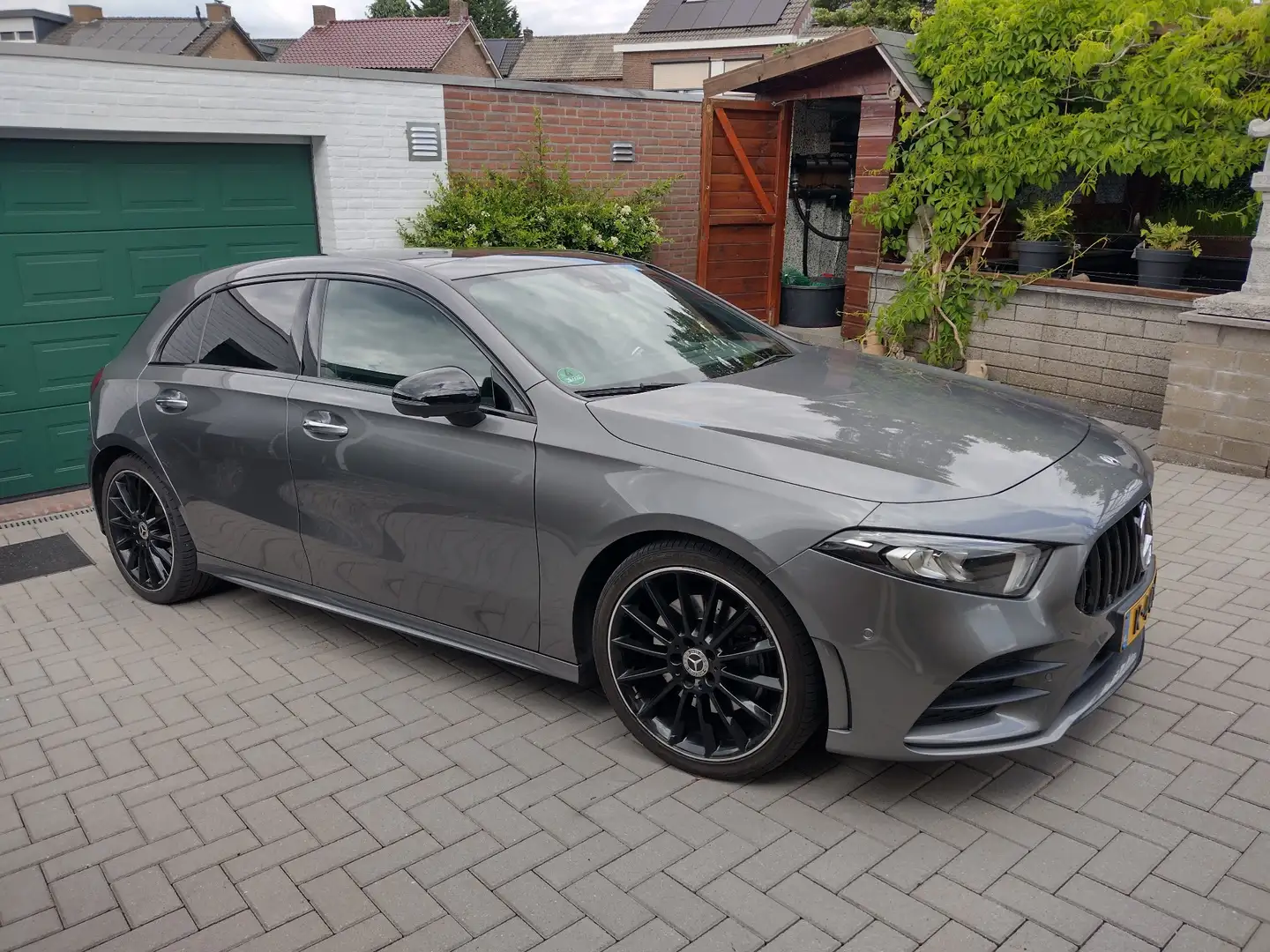Mercedes-Benz A 220 Premium Plus A35 AMG sfeer panorama keyless 360 do Grijs - 1