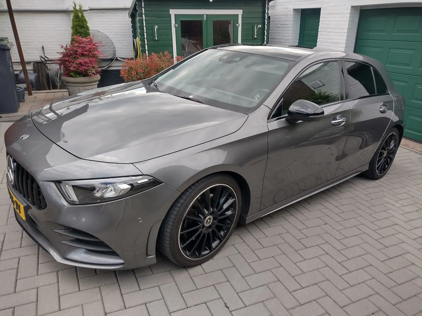 Mercedes-Benz A 220 Premium Plus A35 AMG sfeer panorama keyless 360 do Grijs - 1