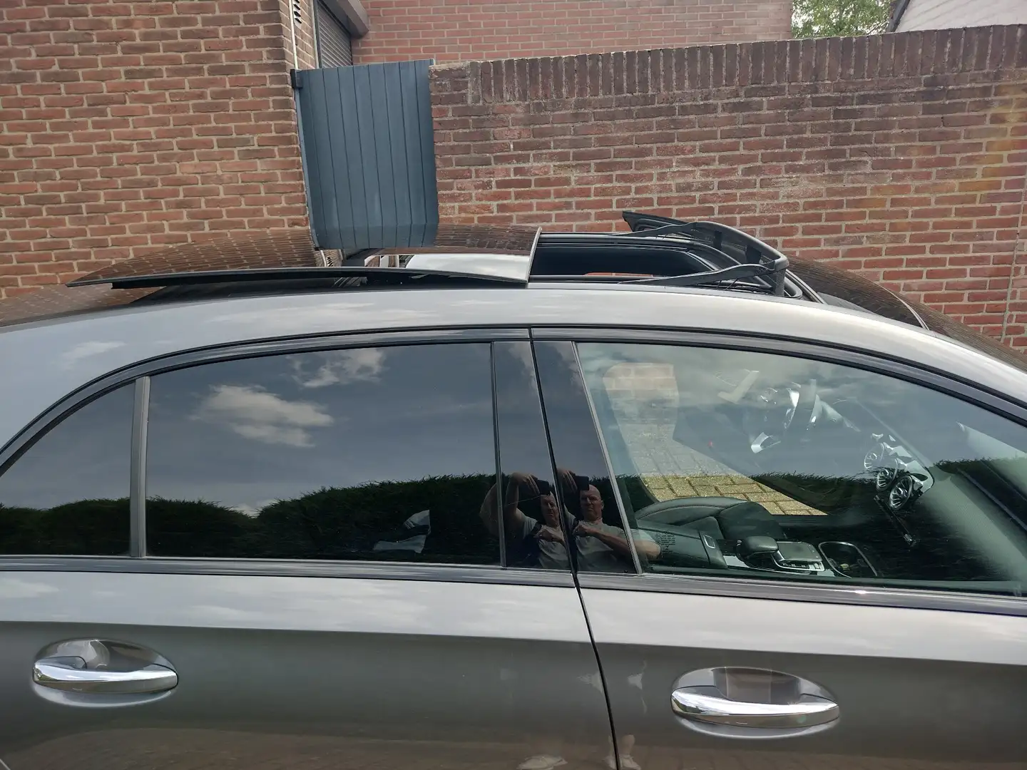 Mercedes-Benz A 220 Premium Plus A35 AMG sfeer panorama keyless 360 do Grijs - 2