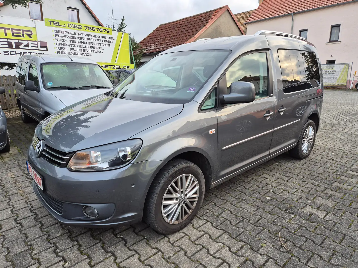 Volkswagen Caddy Cup BMT *2.Hand*Klima*PDC*AHK*TüvNEU*Scheckheft Grau - 1