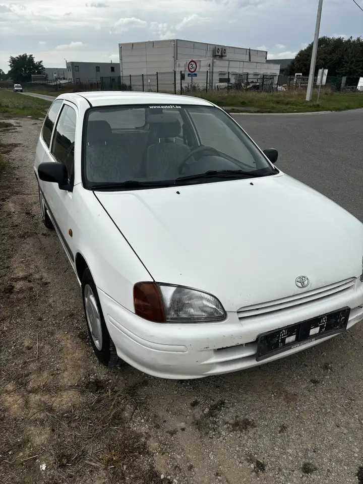 Toyota Starlet 1.3i 16v XT, foto 2