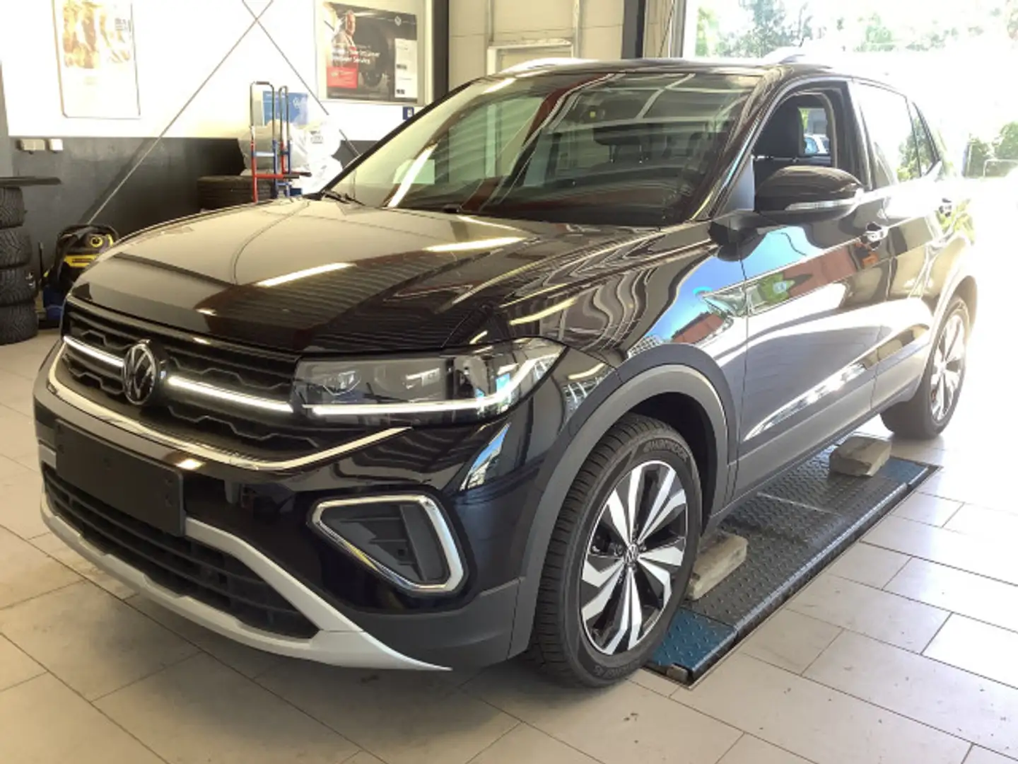 Volkswagen T-Cross 1.0 TSI Style DSG Navi CarPlay IQ.Light Schwarz - 2