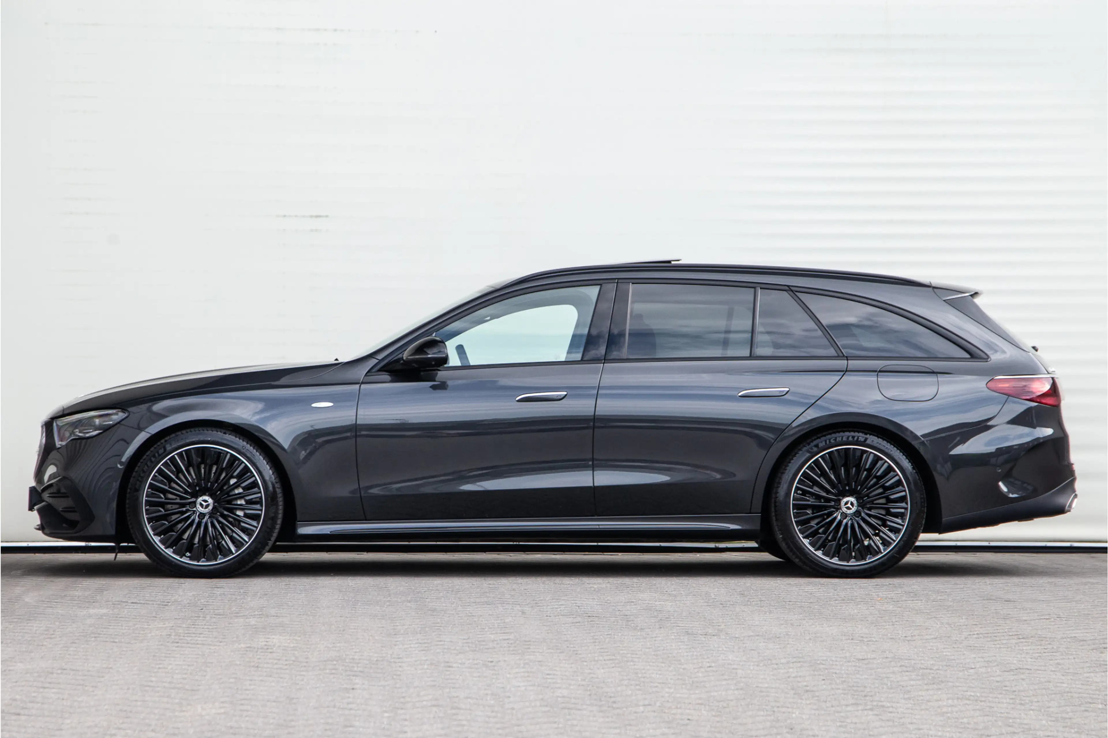 Mercedes-Benz E 300 Estate e AMG Premium, Hyperscreen, Pano, Nightpakk — photo 4