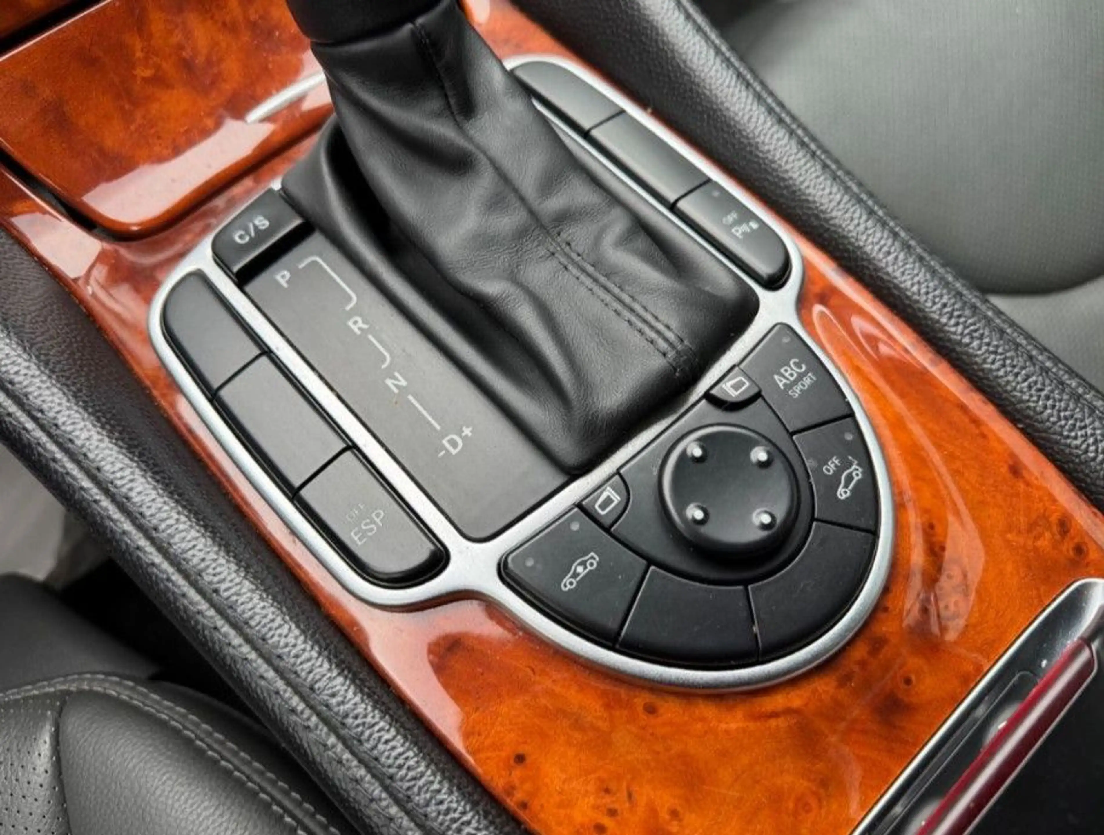 Mercedes-Benz SL 500 — photo 15
