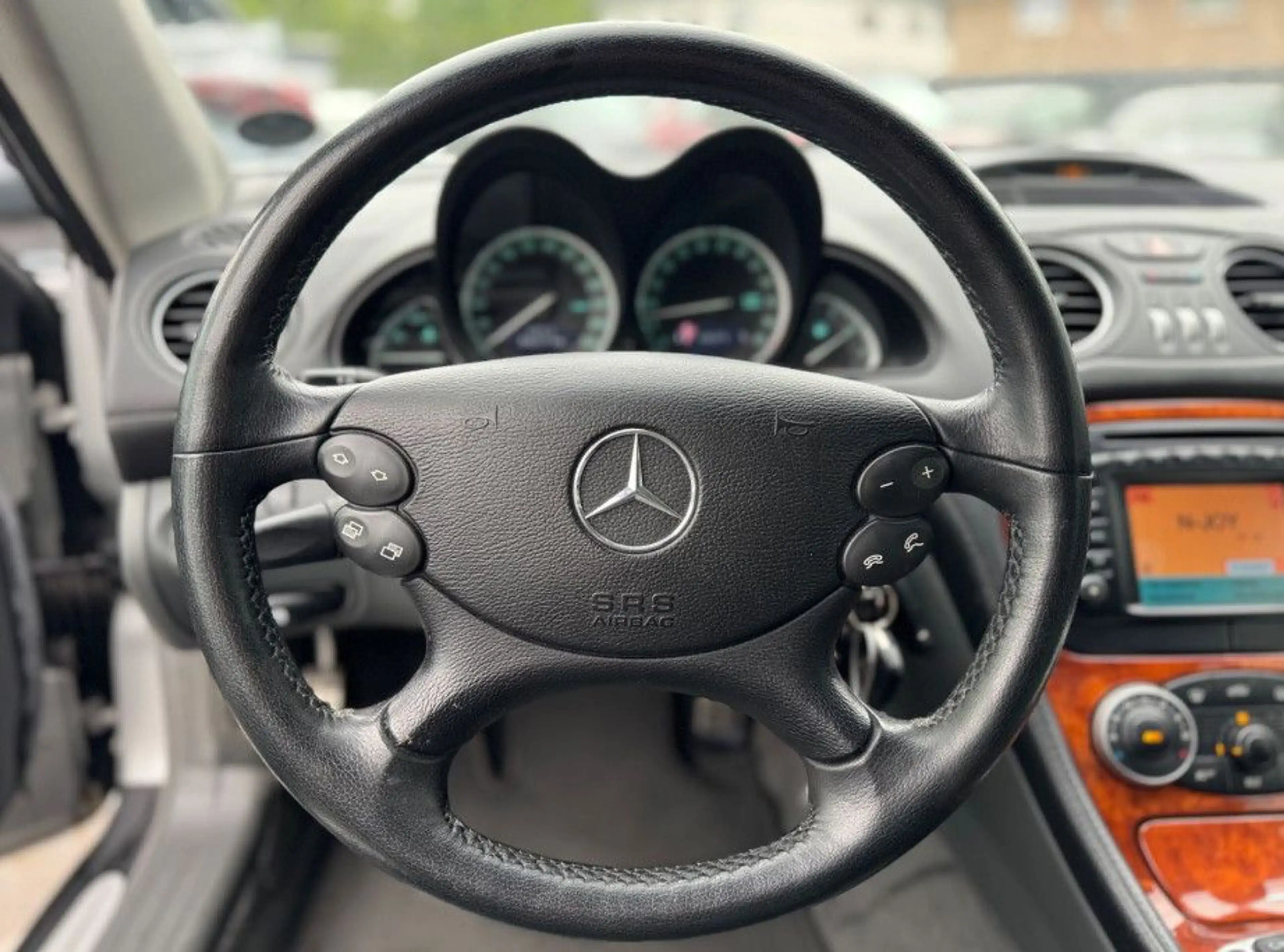 Mercedes-Benz SL 500 — photo 12