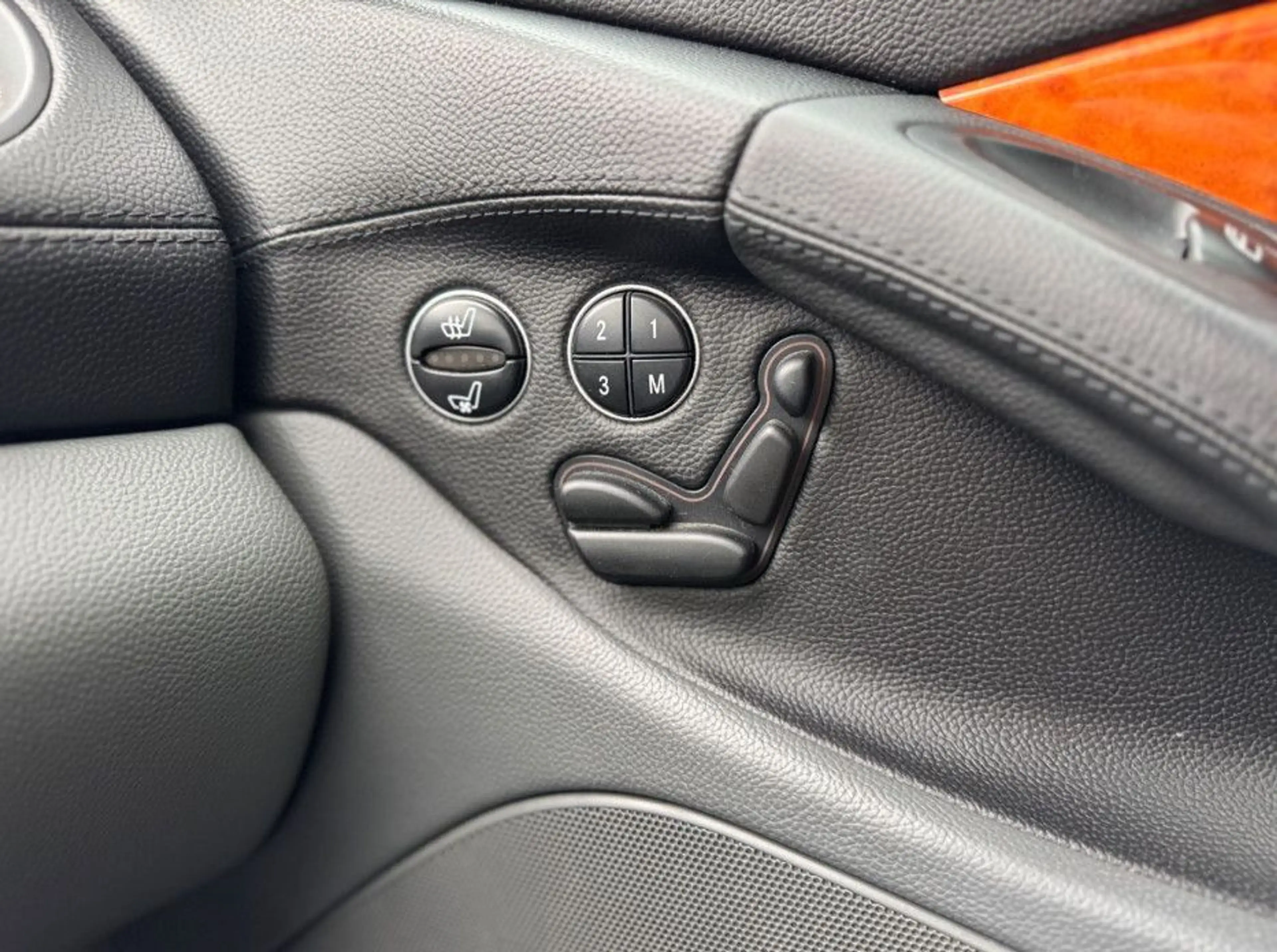 Mercedes-Benz SL 500 — photo 14